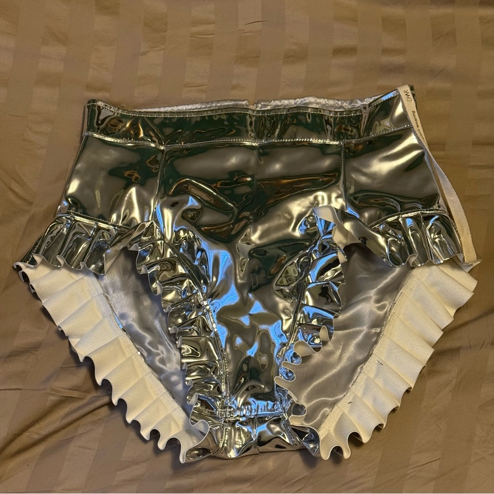 NWOT RARE Char Workroom Metallic High Waist Cheeky Shorts Silver Ruffle L - Picture 5 of 14